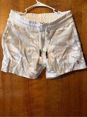 Men’s YoungLA White & Light Gray Camo Drawstring Athletic Shorts